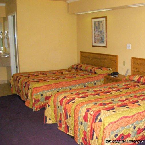 Motel 6 San Antonio, Tx - Frost Bank Center Room photo